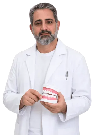 Dentista especialista mostrando prótese dentária protocolo